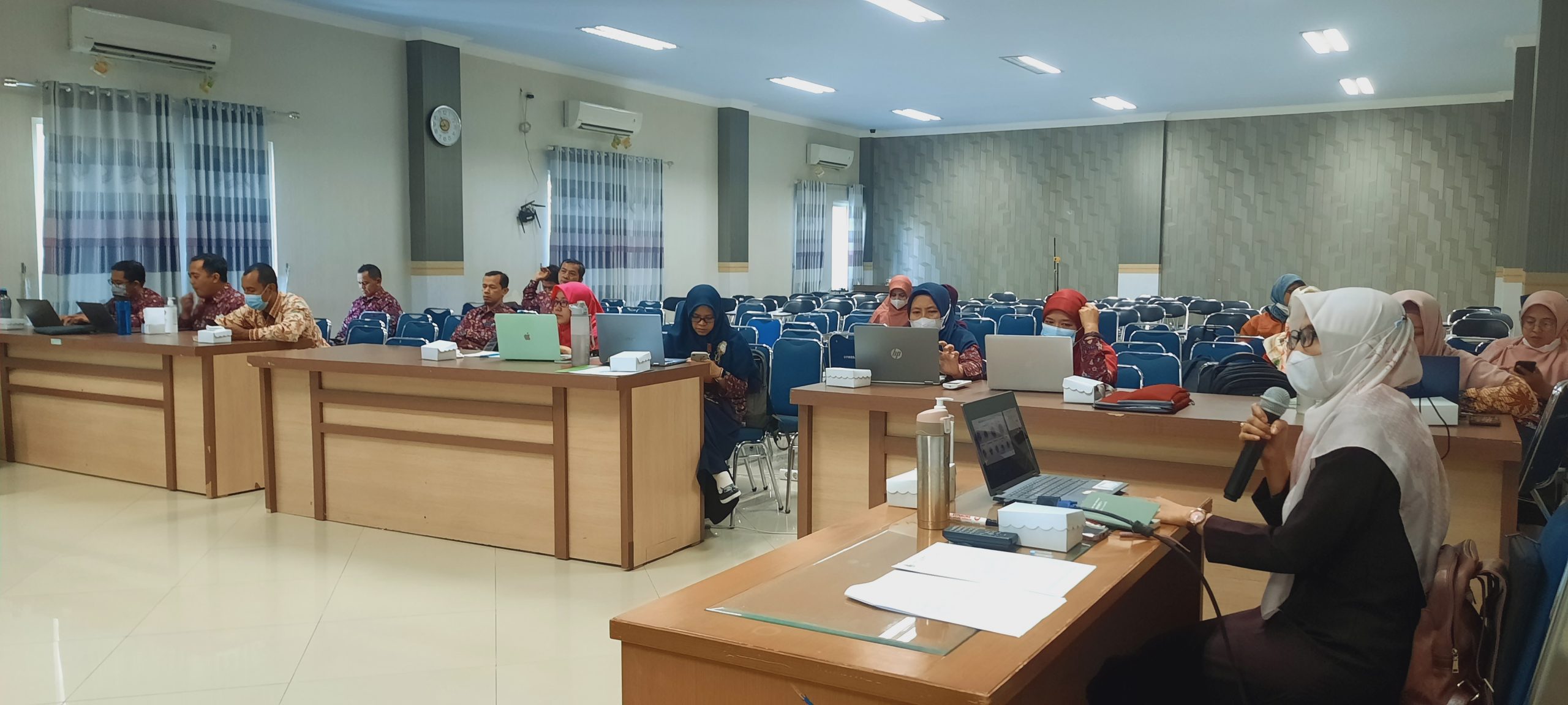 PROGRAM STUDI PROFESI NERS PROGRAM PROFESI REGULER A MELAKSANAKAN RAPAT EVALUASI SEMESTER GASAL TA 2022/2023